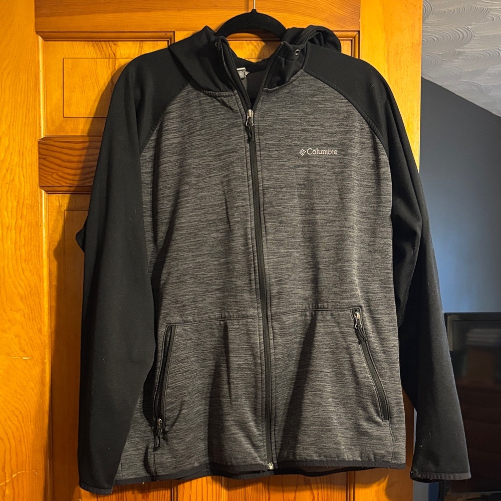 Columbia Men's Gray and Black Performance Jacket